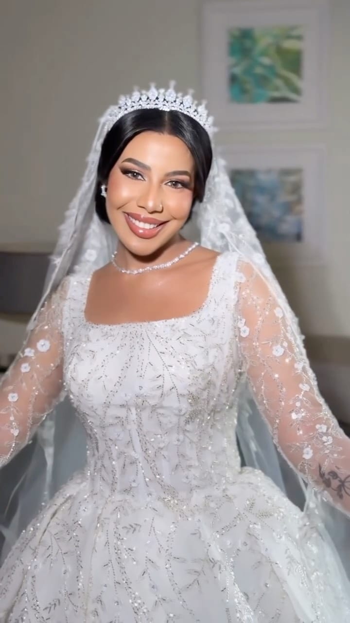 Post 4 by Esra Alhaj | Makeup Artist on Instagram (video)