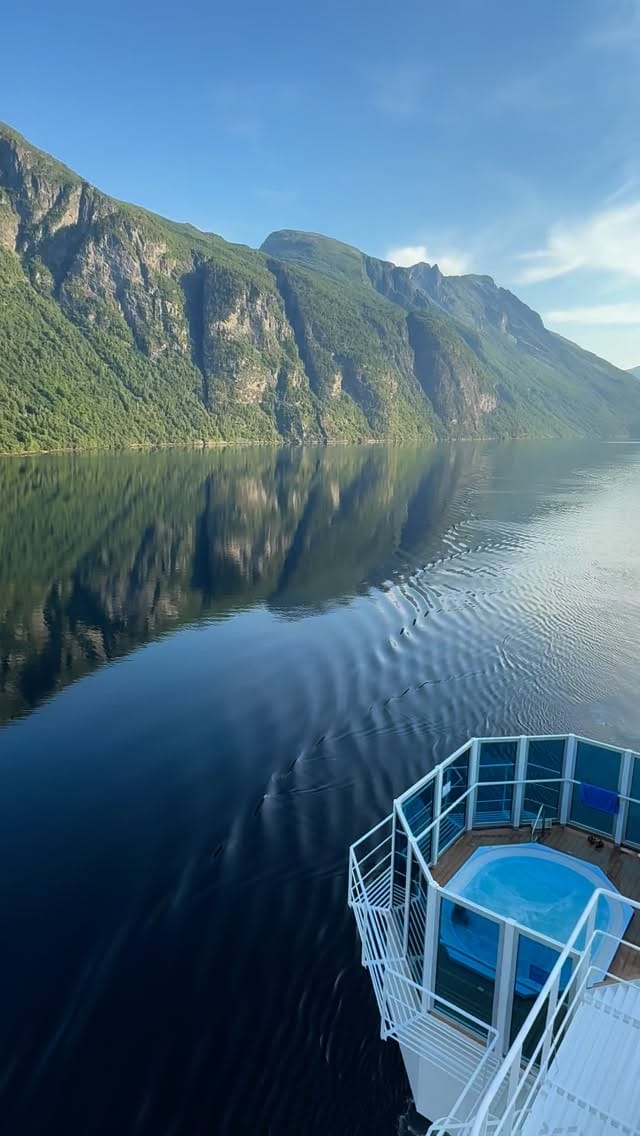 Post 6 by Cruise Earth on Instagram (video)