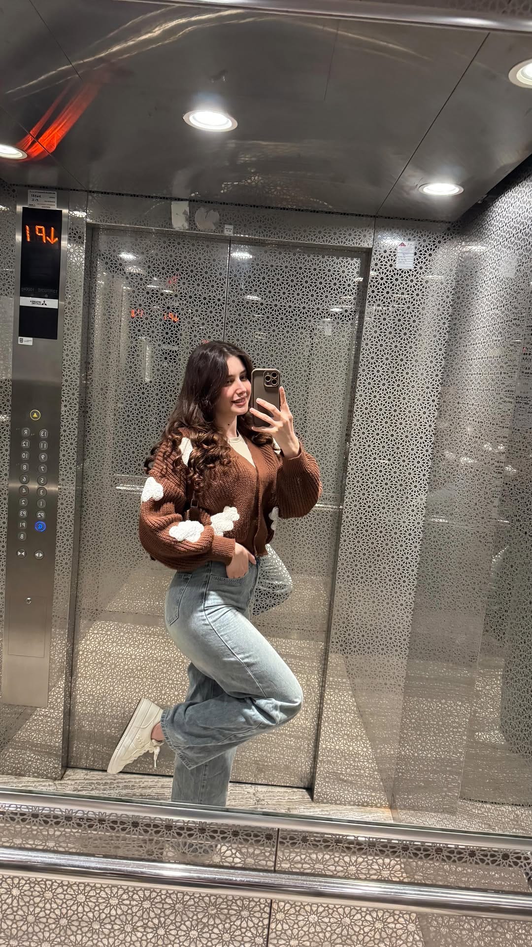Post 8 by Hla Deeb | Makeup & Fashion model | Dubai on Instagram (video)