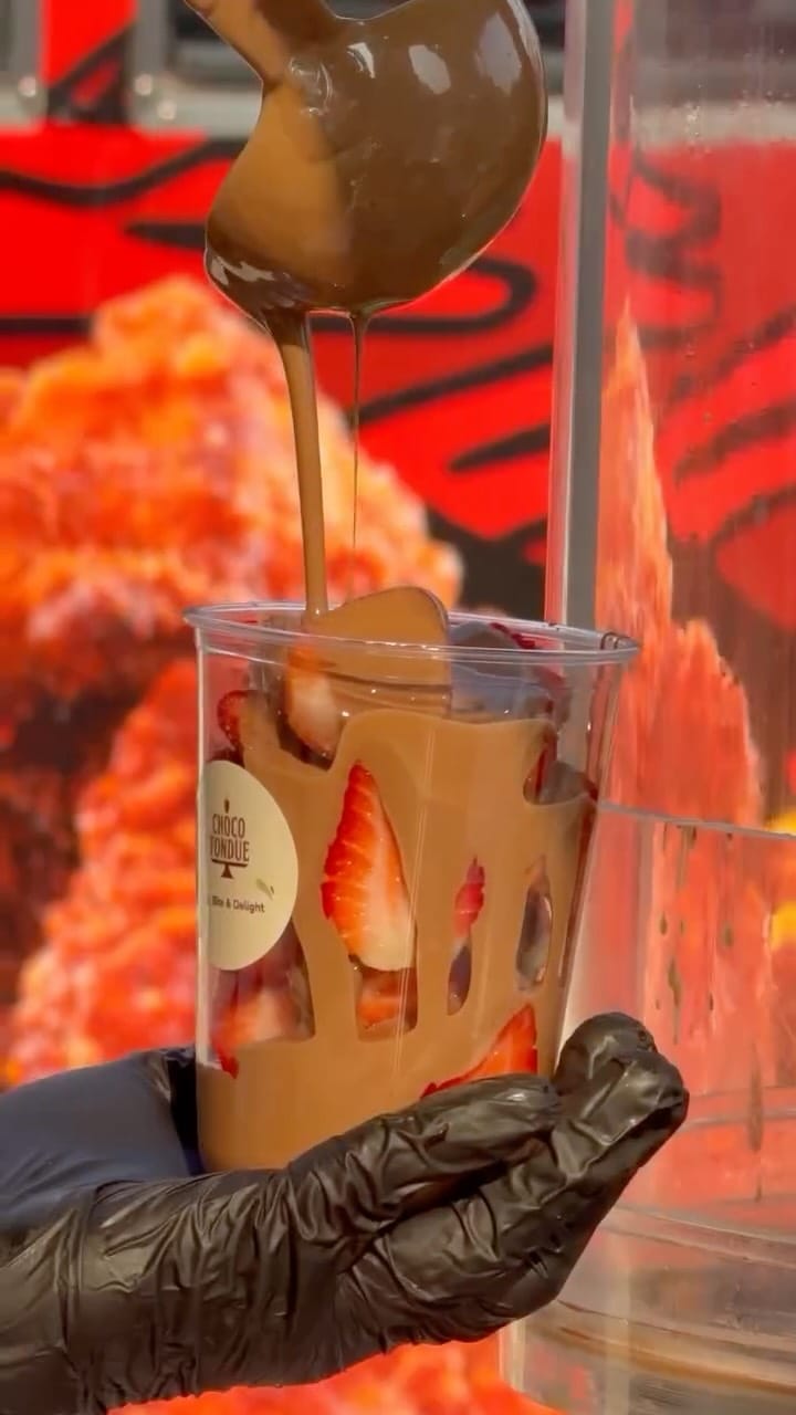 Post 7 by Choco Fondue | Dubai Desserts & Sweet Treats | Social Distrikt on Instagram (video)