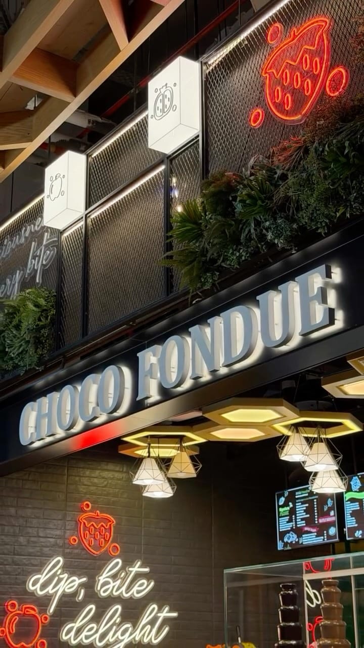 Post 8 by Choco Fondue | Dubai Desserts & Sweet Treats | Social Distrikt on Instagram (video)