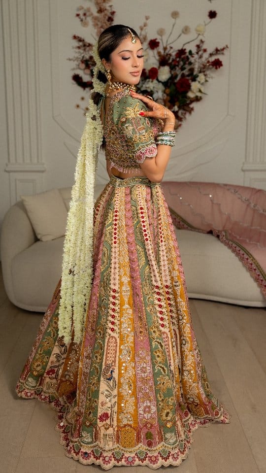 Post 1 by FARIHA | Dubai Bridal HMUA on Instagram (video)