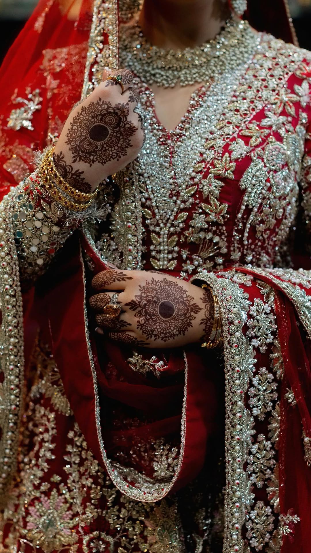 Post 9 by FARIHA | Dubai Bridal HMUA on Instagram (video)