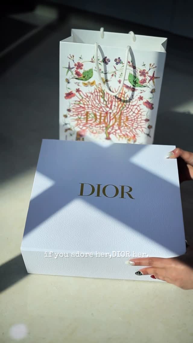 Post 3 by Chandni Dhawan on Instagram (video)