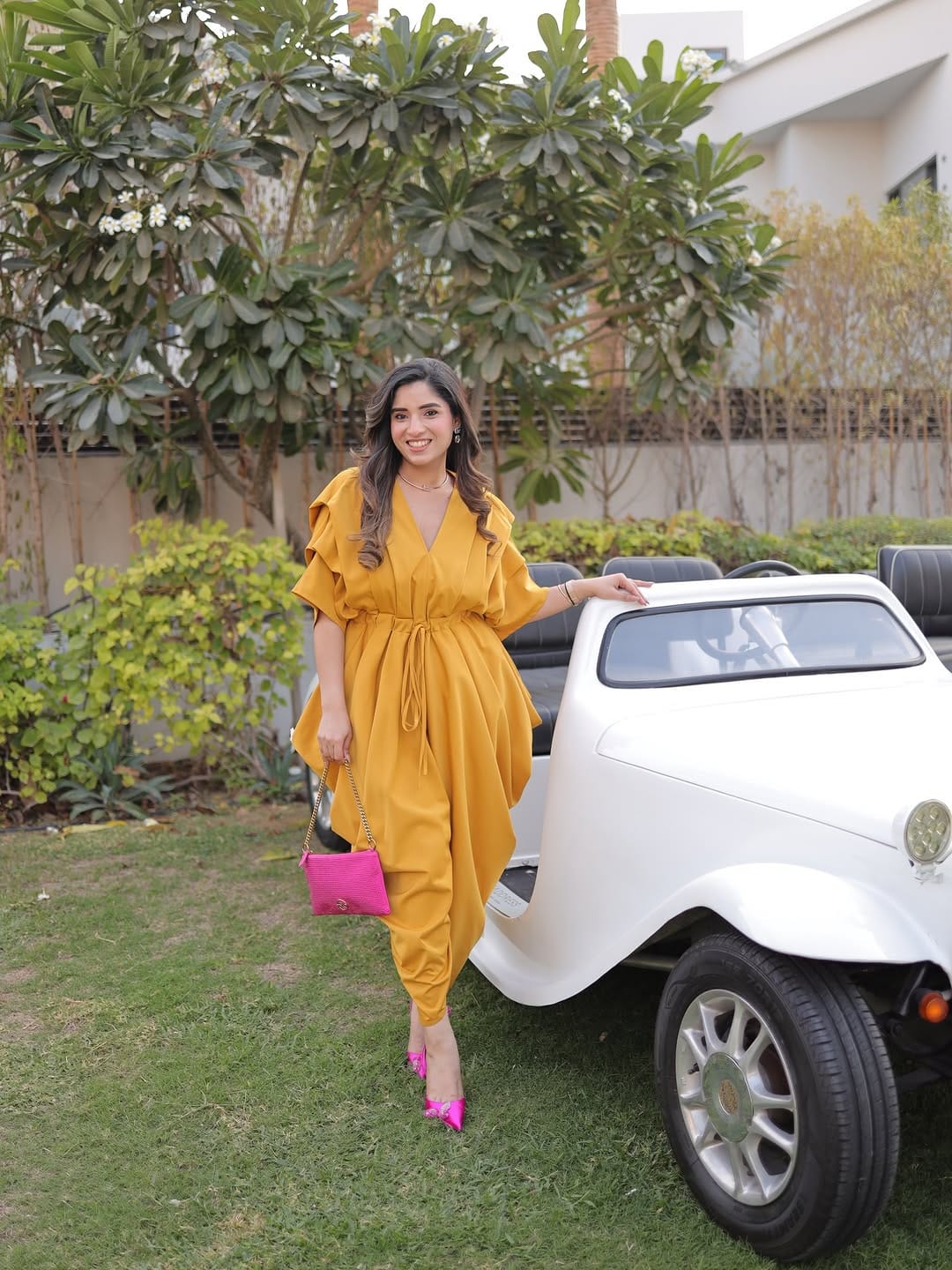 Post 6 by Chandni Dhawan on Instagram (carousel)