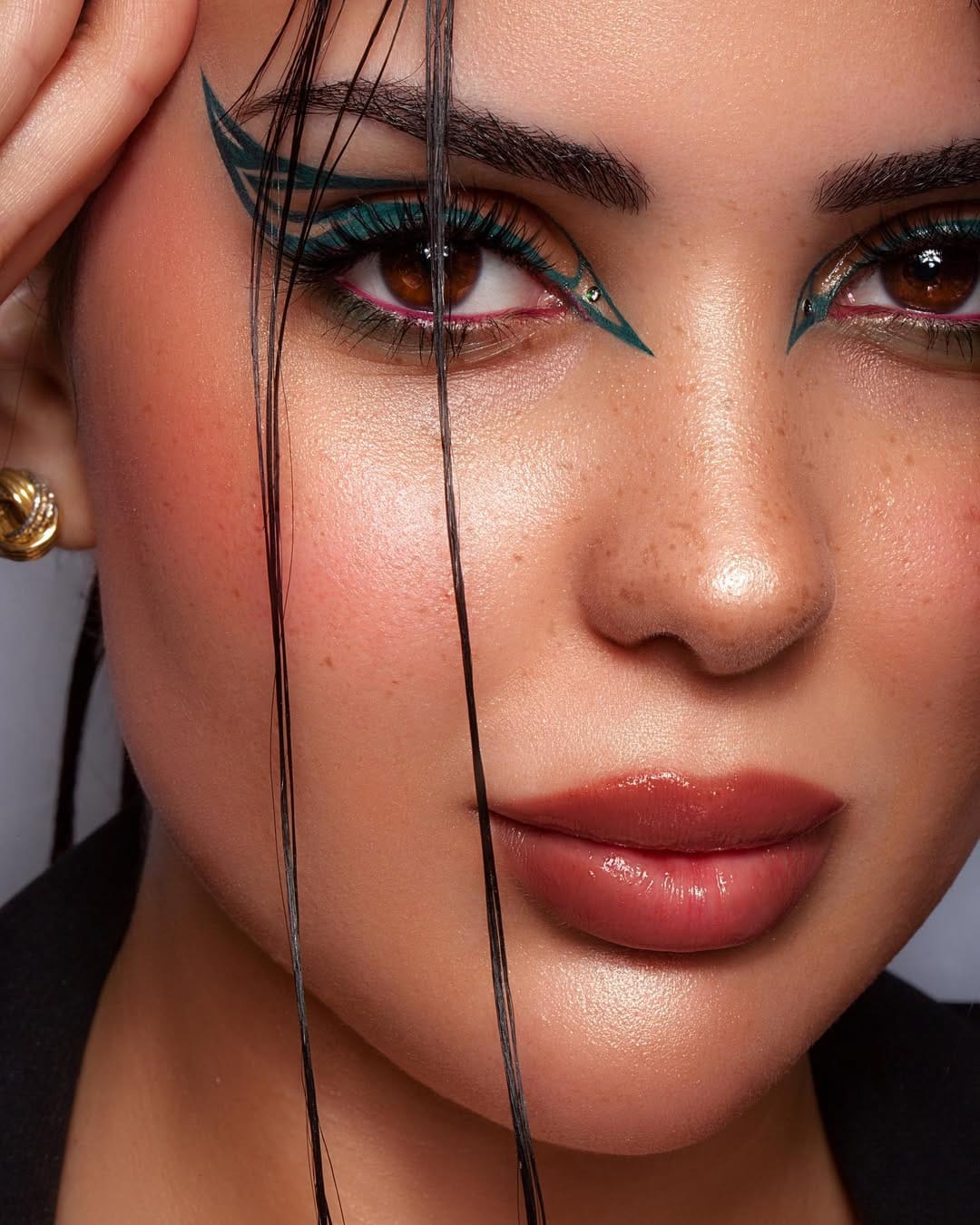 Post 7 by Victor Makeup on Instagram (carousel)