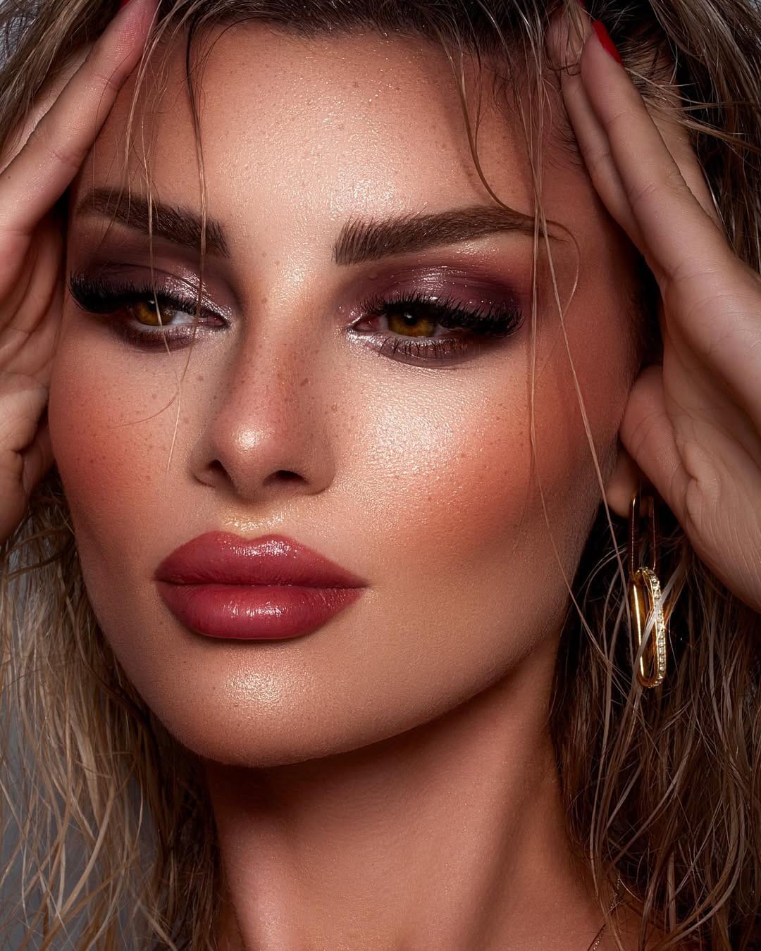 Post 6 by Victor Makeup on Instagram (carousel)