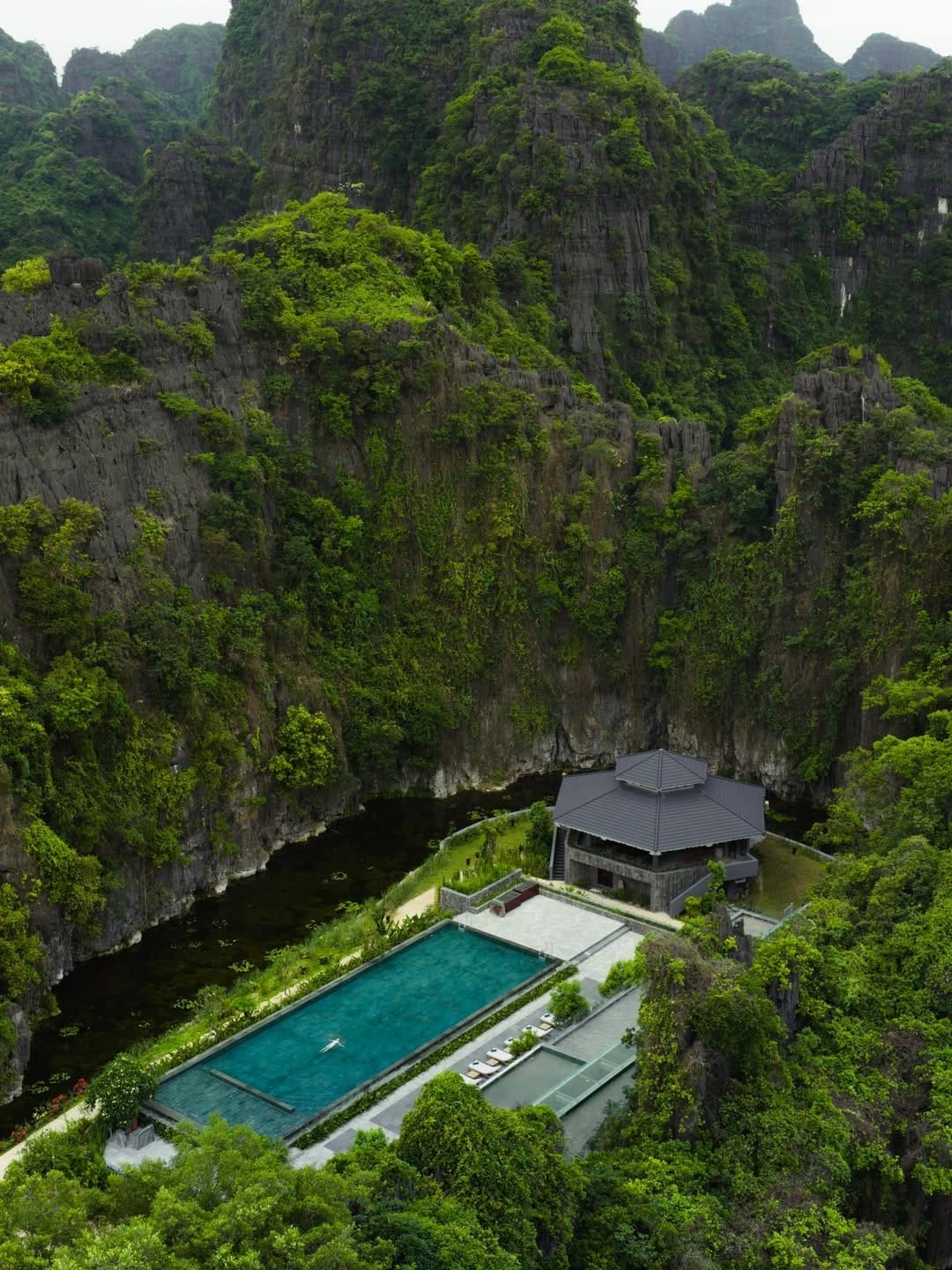 Post 8 by World Travel Magazine on Instagram (image)
