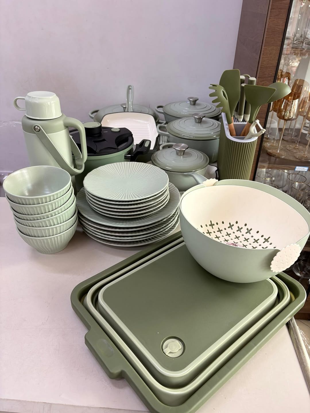 Post 6 by HOME DECOR,VIATU,MABEGI, CHRISTMASS TREE,VYOMBO,HANDBAG/POCHI on Instagram (image)