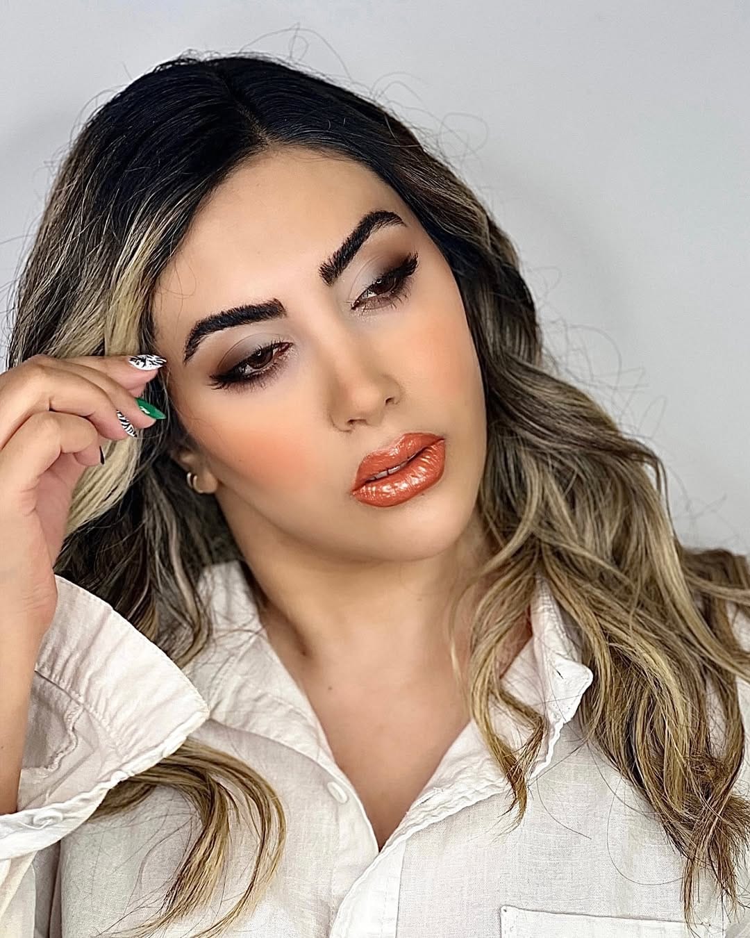 Post 7 by میکاپ ارتیست،گریمور|بلاگر on Instagram (carousel)