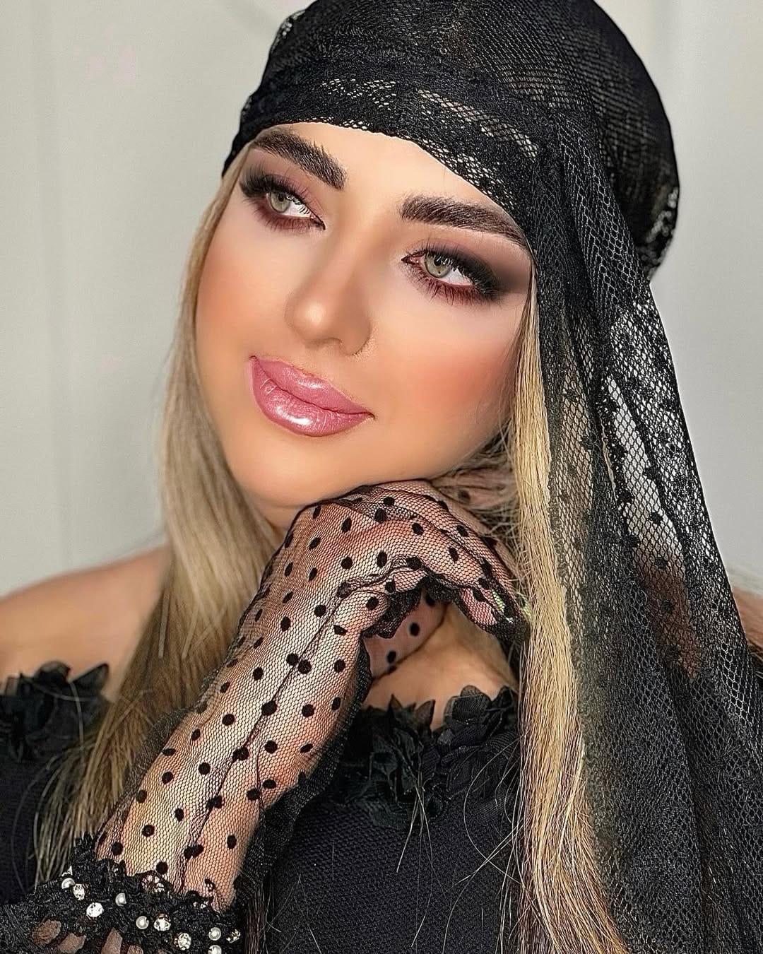 Post 8 by میکاپ ارتیست،گریمور|بلاگر on Instagram (carousel)