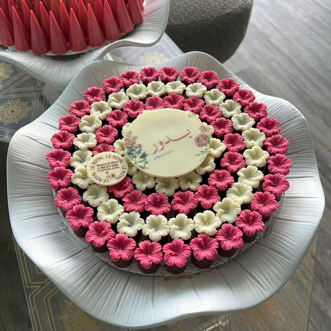 Post 1 by Le Royal Flowers & More on Instagram (carousel)