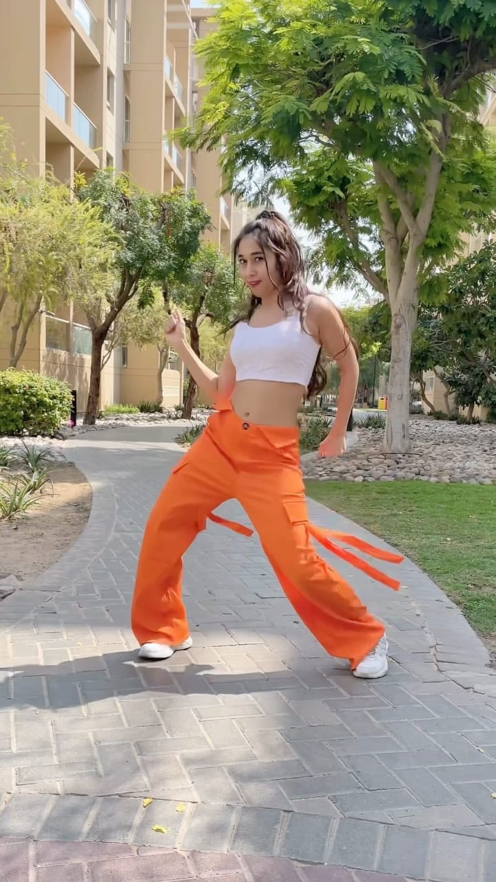 Post 8 by Pranali Khatawkar on Instagram (video)