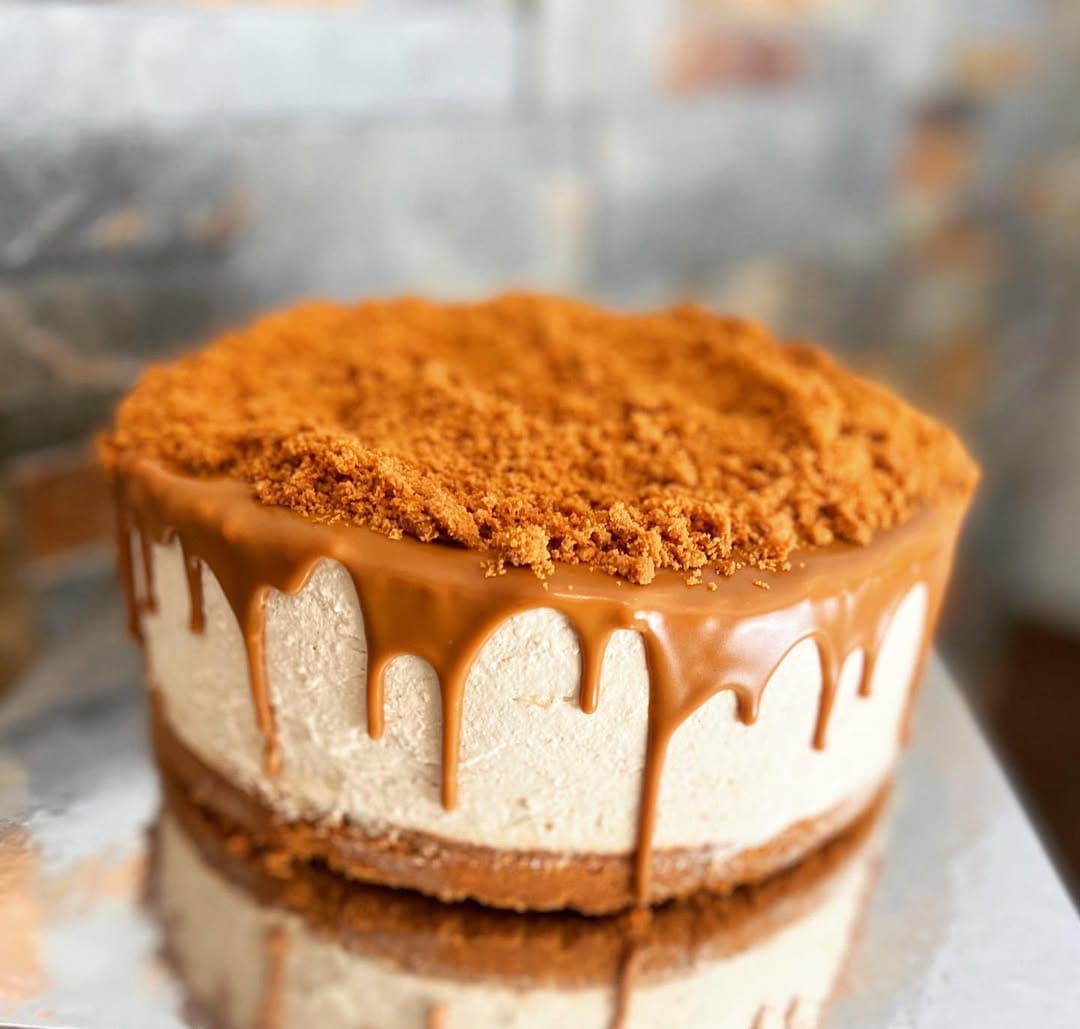 Post 9 by Looshi's Bakery | Macarons Cakes Pies on Instagram (image)