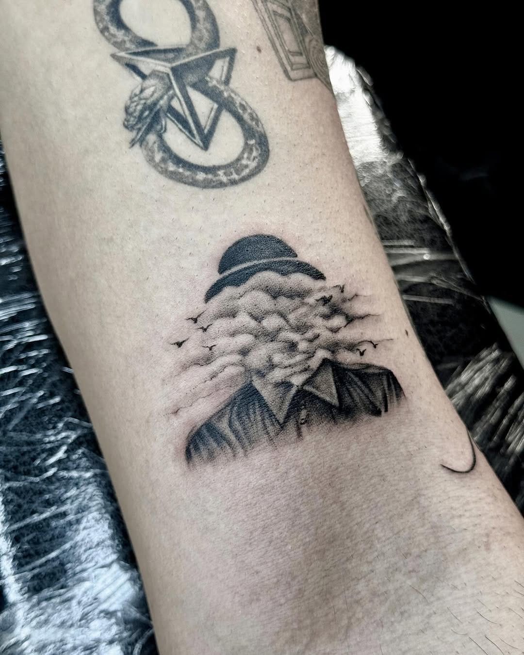 Post 10 by ‌🔱 HAMI TATTOO 🔱 on Instagram (carousel)