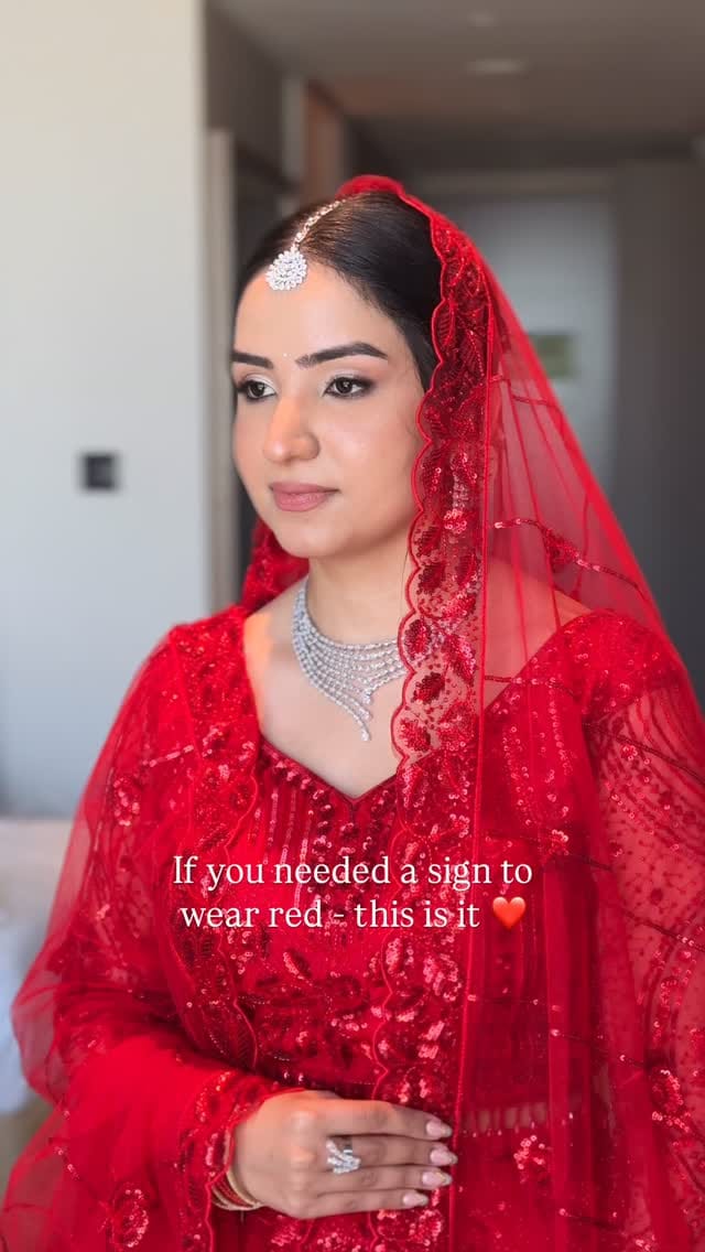 Post 7 by Suvarcha Kalra • Dubai Makeup Artist on Instagram (video)