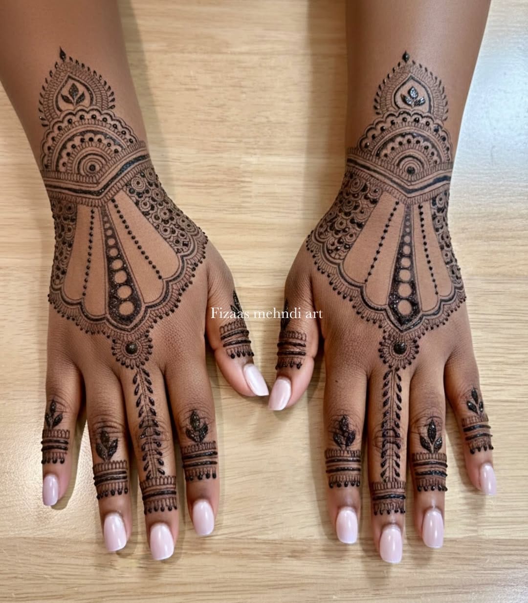 Post 6 by FIZAAS MEHNDI MAKEOVER on Instagram (image)