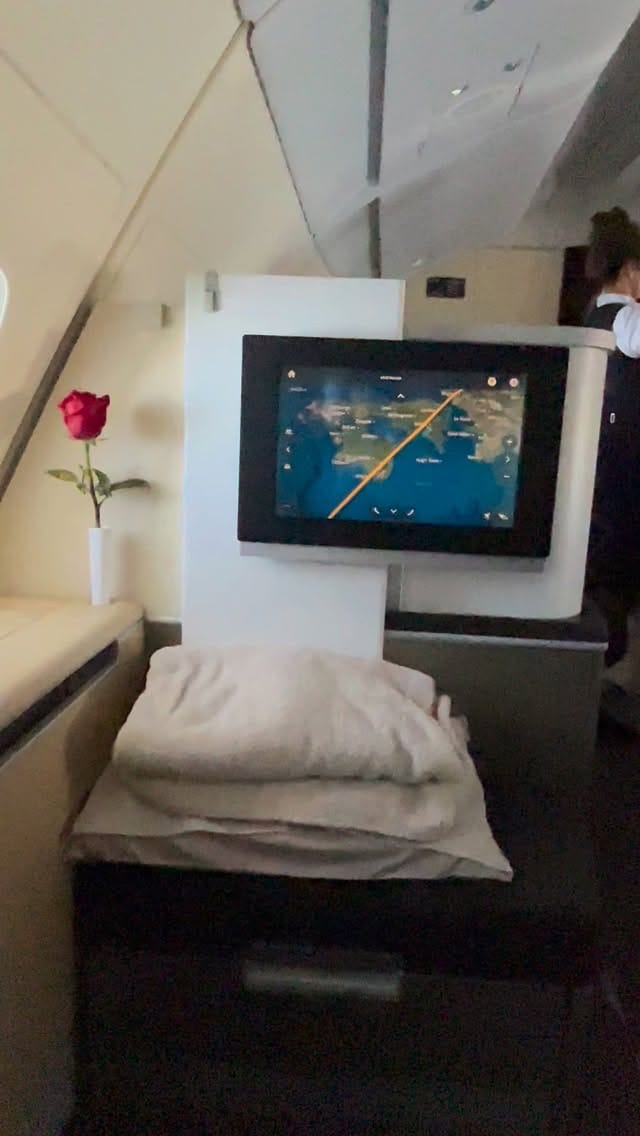 Post 6 by Lara D on Instagram (video)
