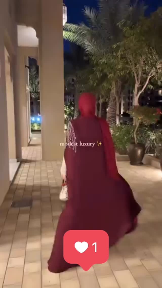 Post 5 by Luxury Abaya Designer Dubai | عباية دبي | Dubai Abaya Wholesale on Instagram (video)