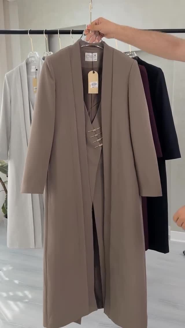 Post 6 by Luxury Abaya Designer Dubai | عباية دبي | Dubai Abaya Wholesale on Instagram (video)