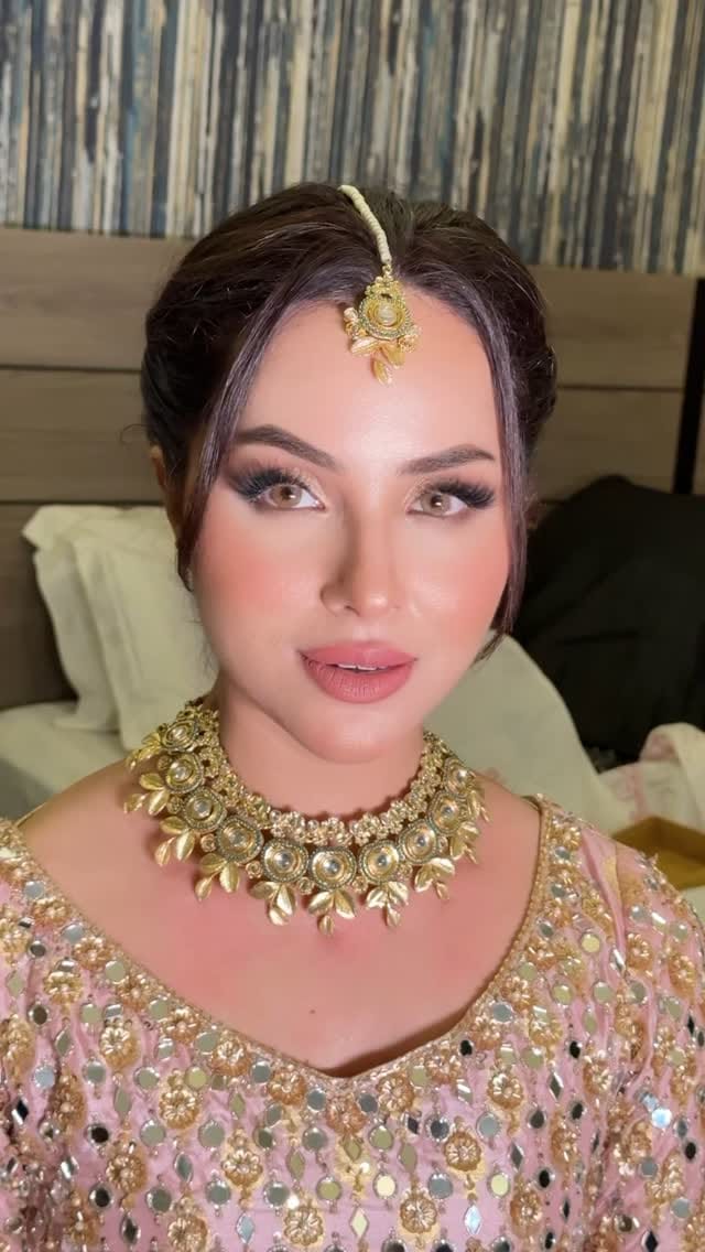 Post 10 by Zunaira Dasti | Dubai | Abu Dhabi Makeup Artist on Instagram (video)