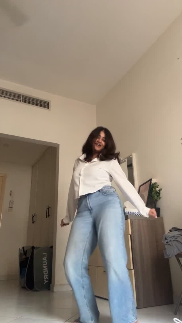 Post 3 by Vanshita Motwani on Instagram (video)
