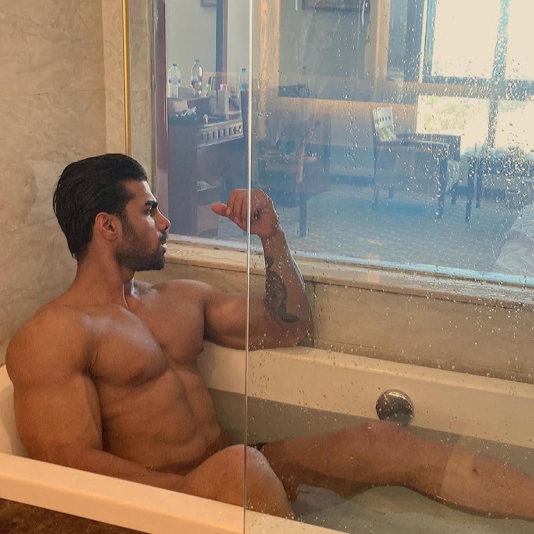 Post 10 by Amir lashgari on Instagram (image)