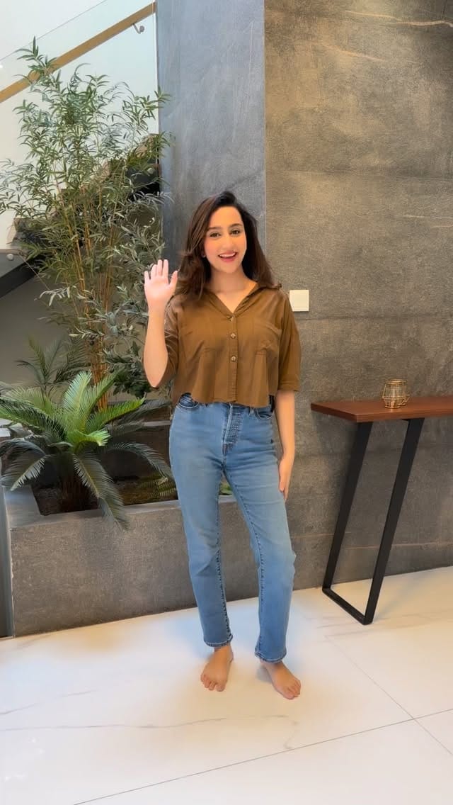 Post 4 by Jiya Khurram on Instagram (video)