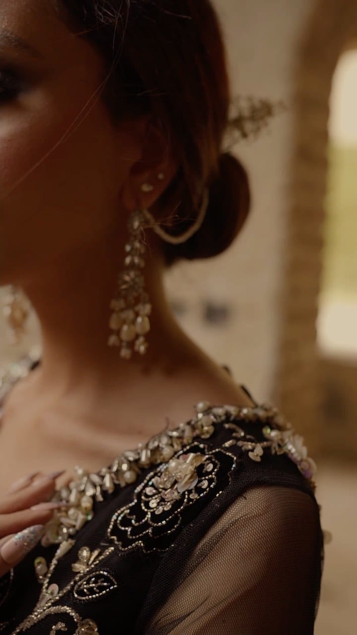 Post 10 by Jiya Khurram on Instagram (video)