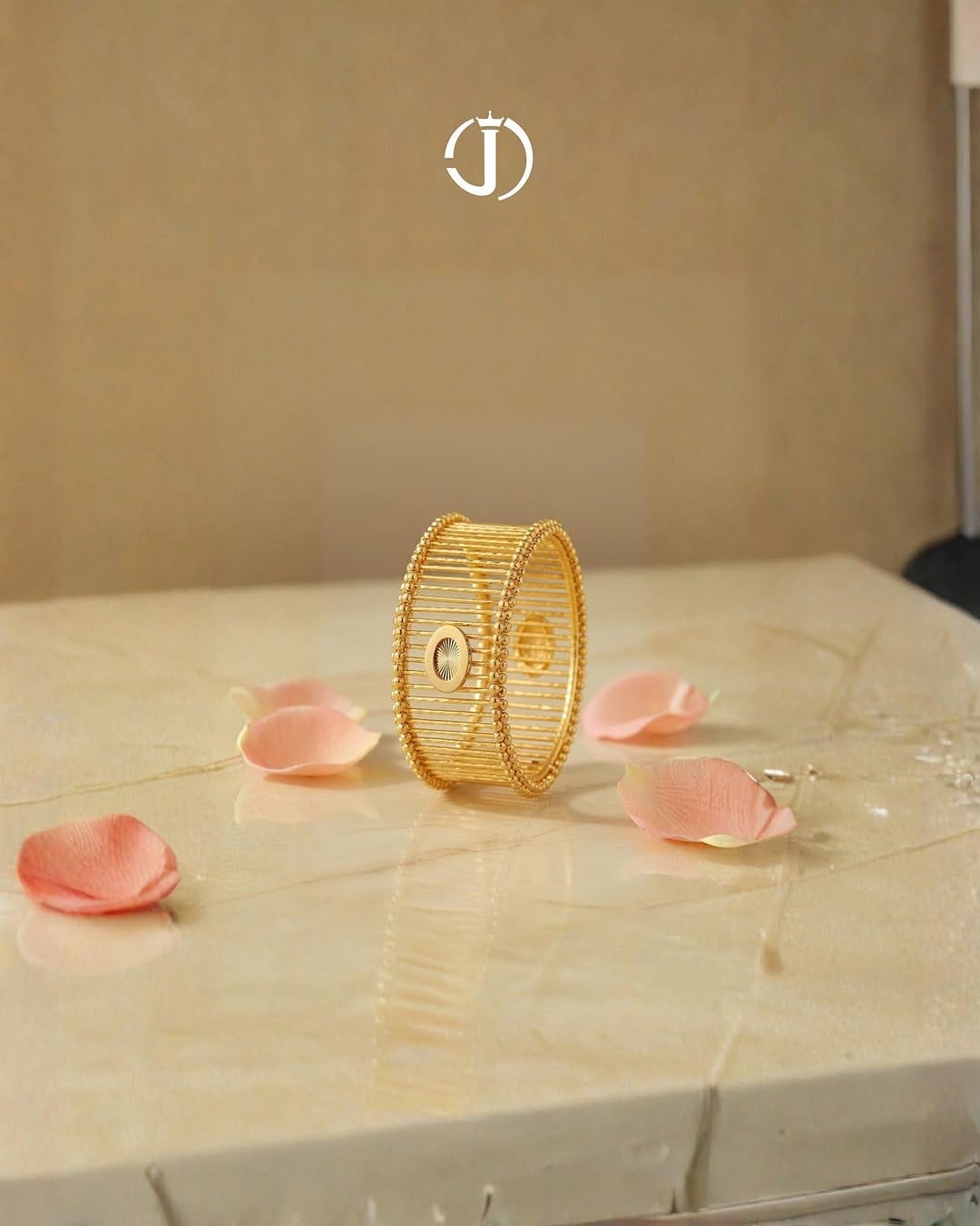 Post 1 by Chittilappilly Jewellers on Instagram (image)