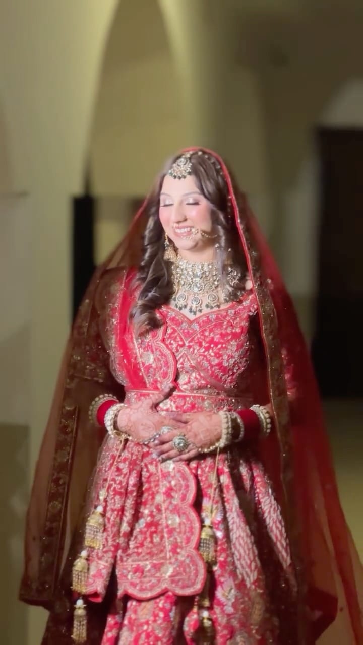 Post 6 by JOYNAA💄💋JODHPUR BEST BRIDAL MAKEUP ARTIST on Instagram (video)
