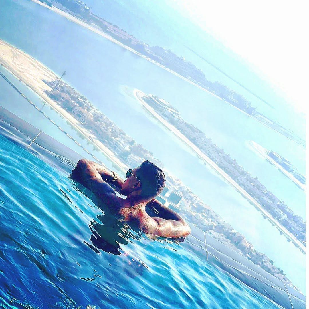 Post 6 by Jose Cholevas on Instagram (image)