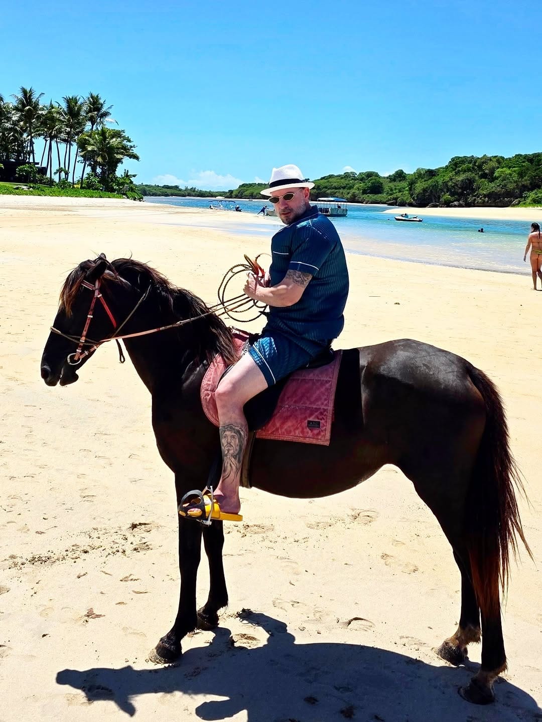 Post 6 by Athos Solo on Instagram (carousel)