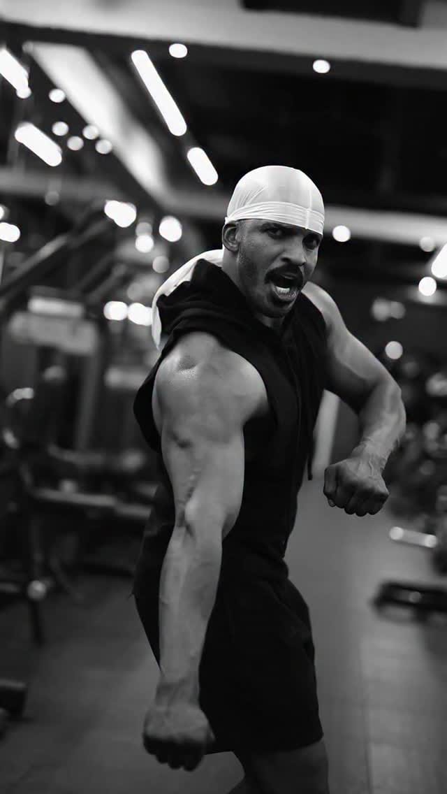 Post 4 by Mahmoud Khamis on Instagram (video)