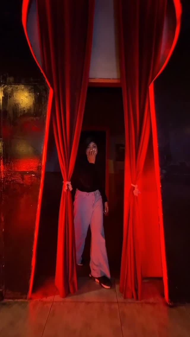 Post 4 by Iqra Unaiz Malik on Instagram (video)