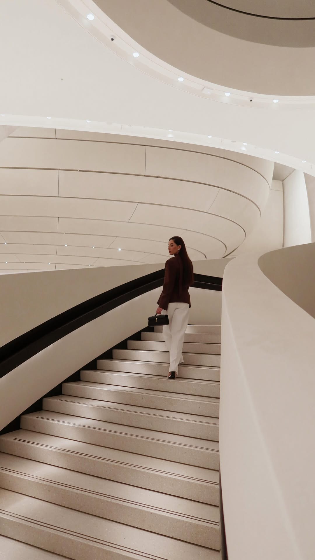 Post 3 by VICTORIA LAZARUK | 𝗖𝗢𝗡𝗧𝗘𝗡𝗧 𝗖𝗥𝗘𝗔𝗧𝗢𝗥 on Instagram (video)