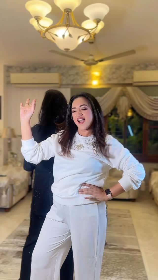 Post 3 by Farnaz Alam on Instagram (video)