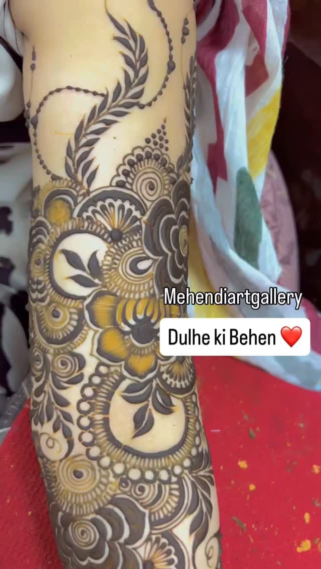 Post 1 by Mehendiartgallery on Instagram (video)