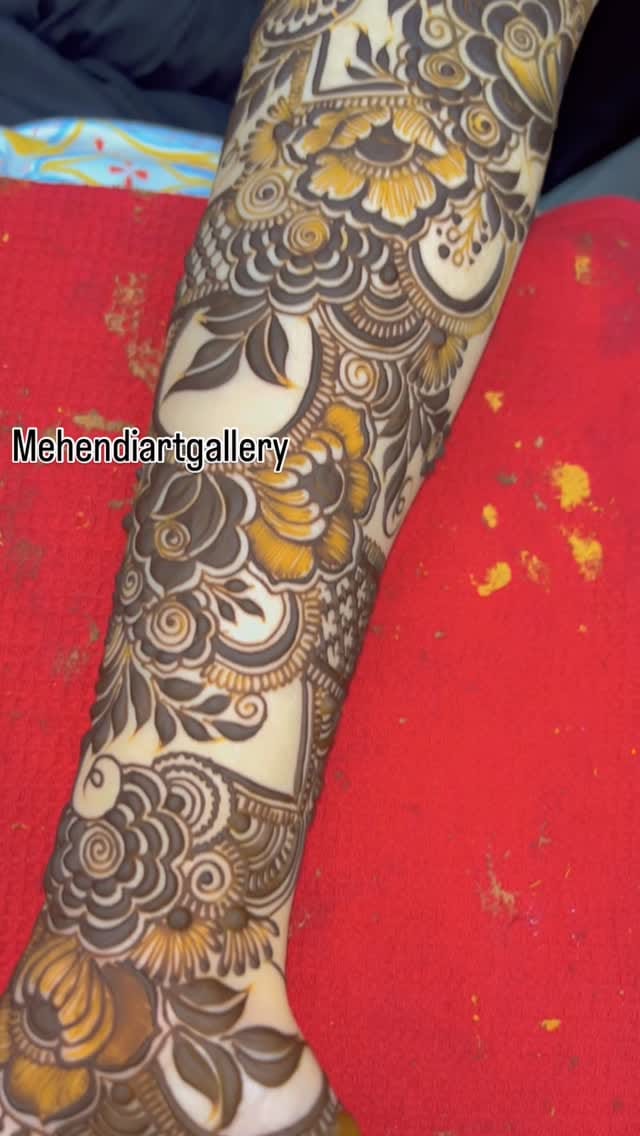 Post 3 by Mehendiartgallery on Instagram (video)
