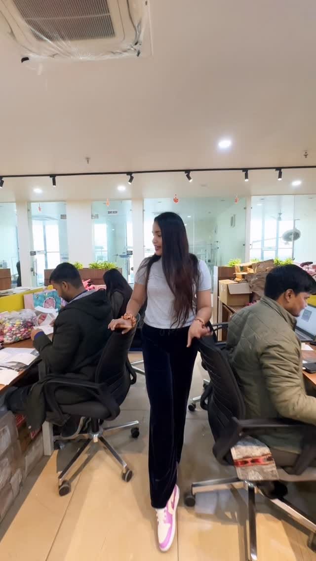 Post 3 by Shivangi Sharma on Instagram (video)
