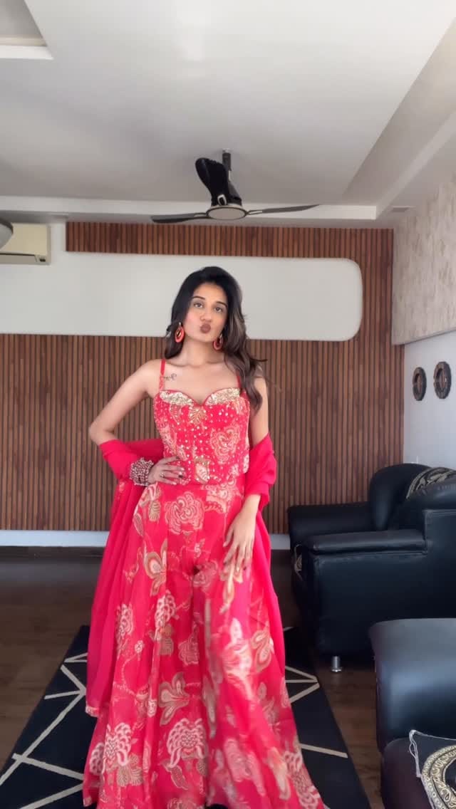 Post 2 by 𝑀𝑒𝓁𝒶𝓃𝒾𝑒🎀 on Instagram (video)