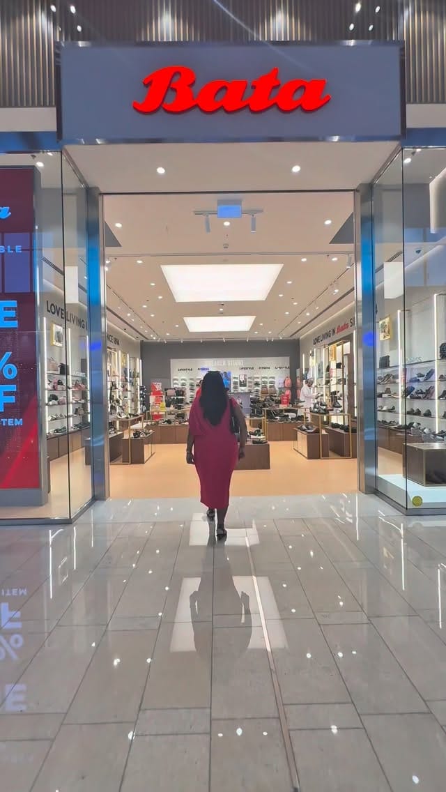 Post 7 by Diksha || UAE licensed Blogger on Instagram (video)
