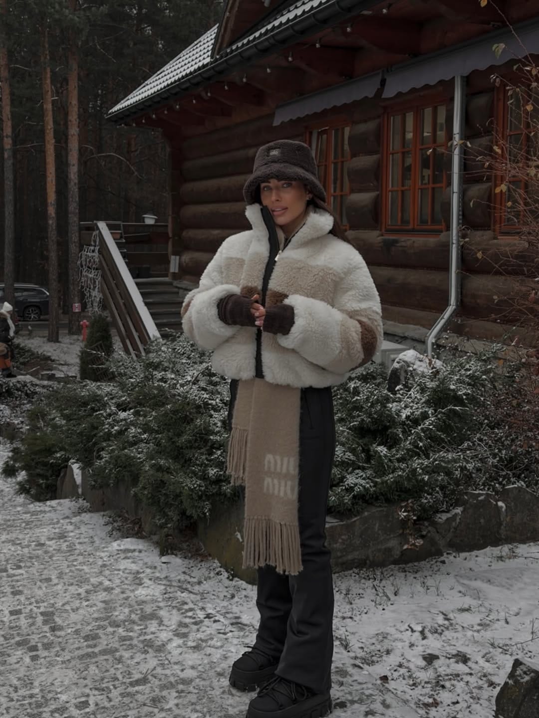 Post 2 by Fashion Hunter Personal shopper & Stylist on Instagram (image)