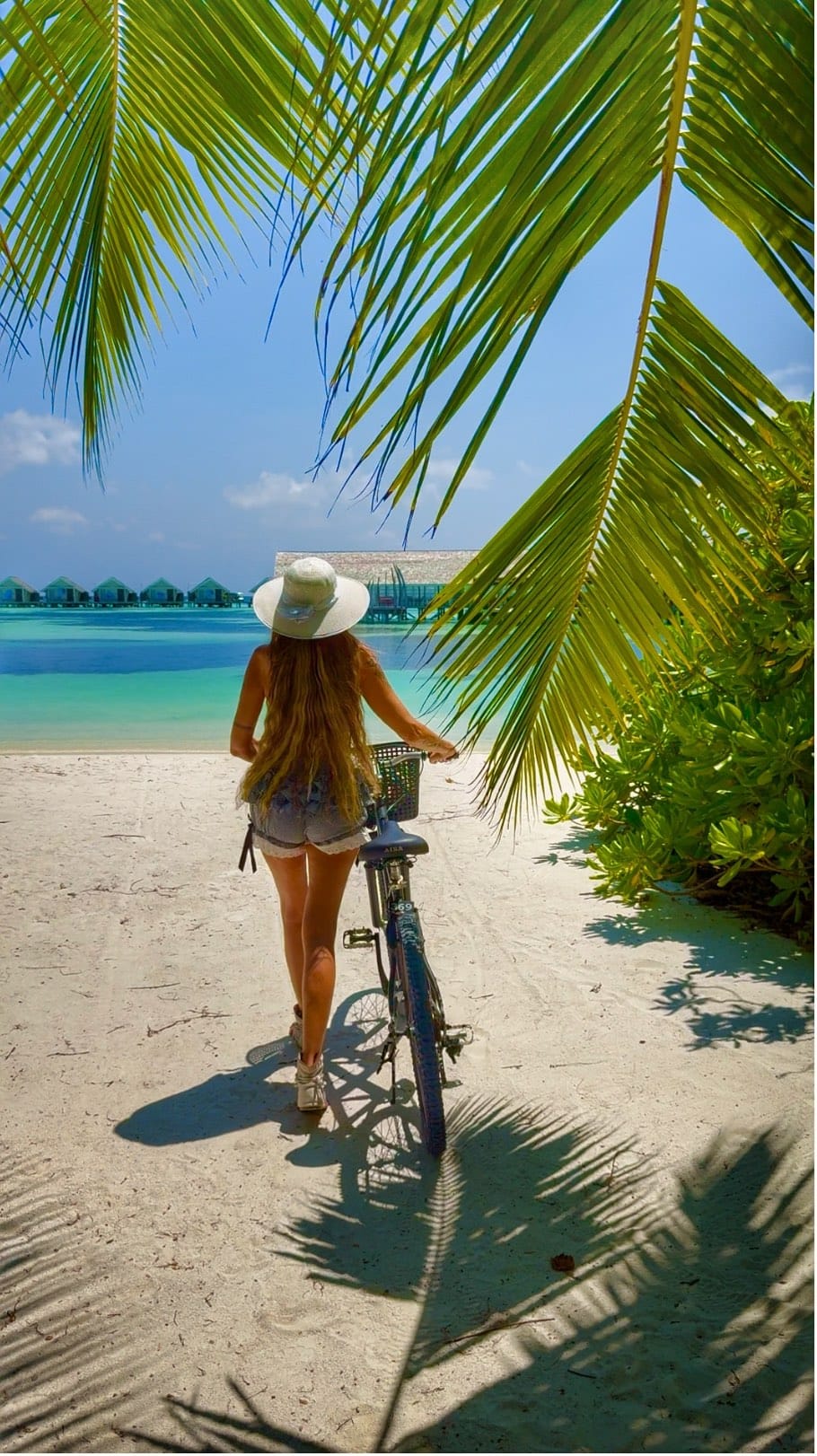 Post 8 by Travelz Stations on Instagram (video)