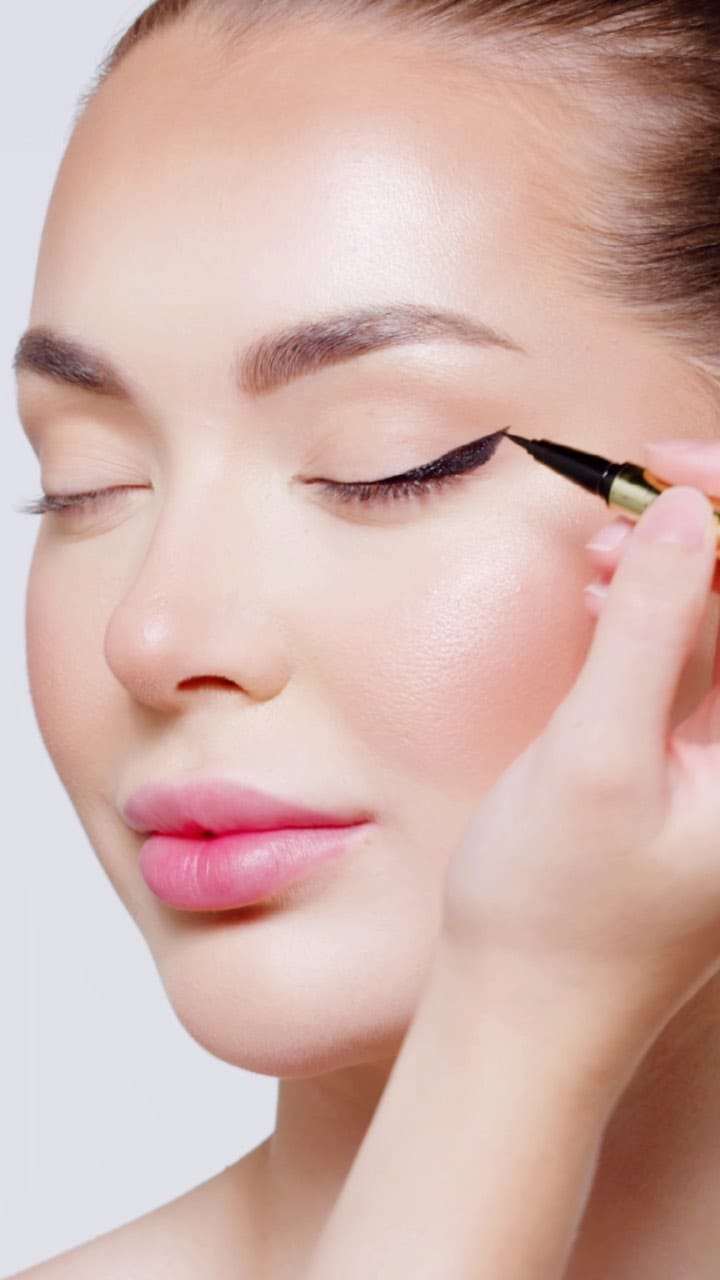 Post 10 by Dubai Makeup Artist on Instagram (video)