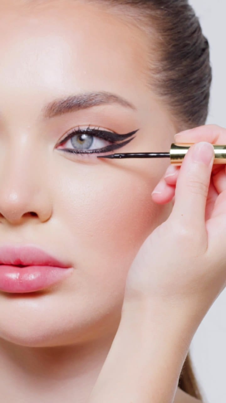 Post 8 by Dubai Makeup Artist on Instagram (video)