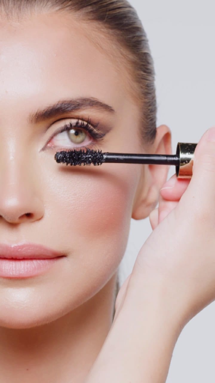 Post 9 by Dubai Makeup Artist on Instagram (video)
