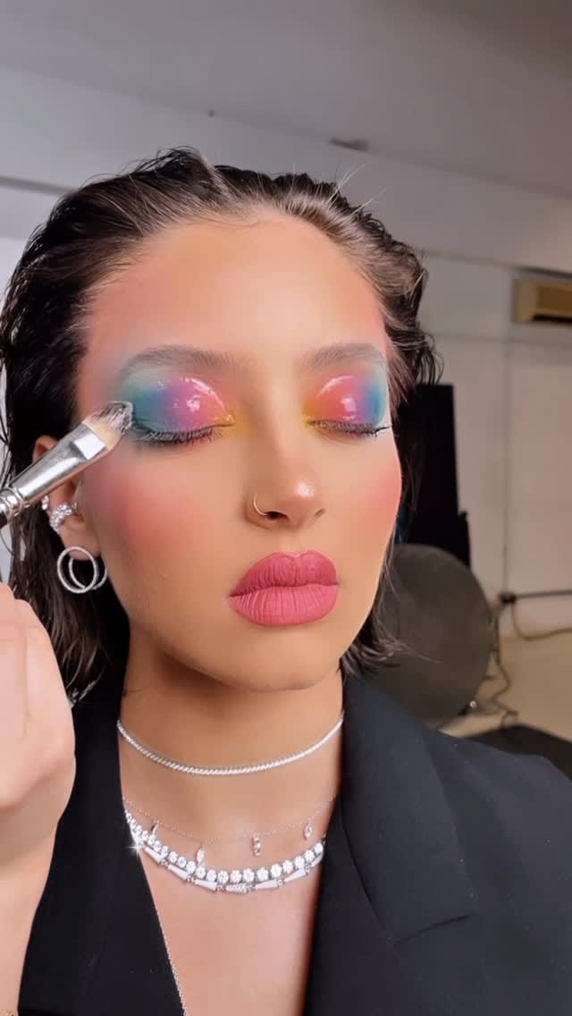 Post 4 by Dubai Makeup Artist on Instagram (video)