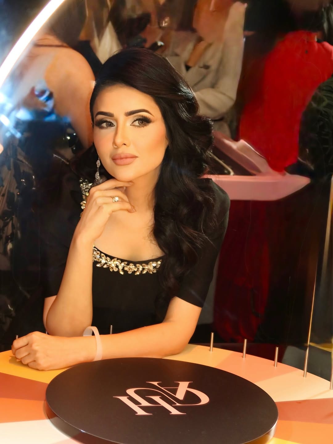 Post 9 by Yusra Pasha || Pro Makeup Artist on Instagram (carousel)