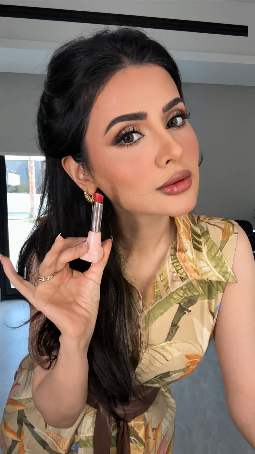 Post 4 by Yusra Pasha || Pro Makeup Artist on Instagram (video)